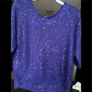 Beautiful blueish sweater 3/4 sleeve with sequin